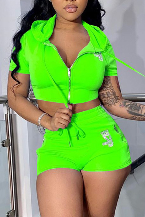 Lovely Sportswear Zipper Design Green Two-piece Shorts Set
Lovely Sportswear Zipper Design Green Two-piece Shorts Set