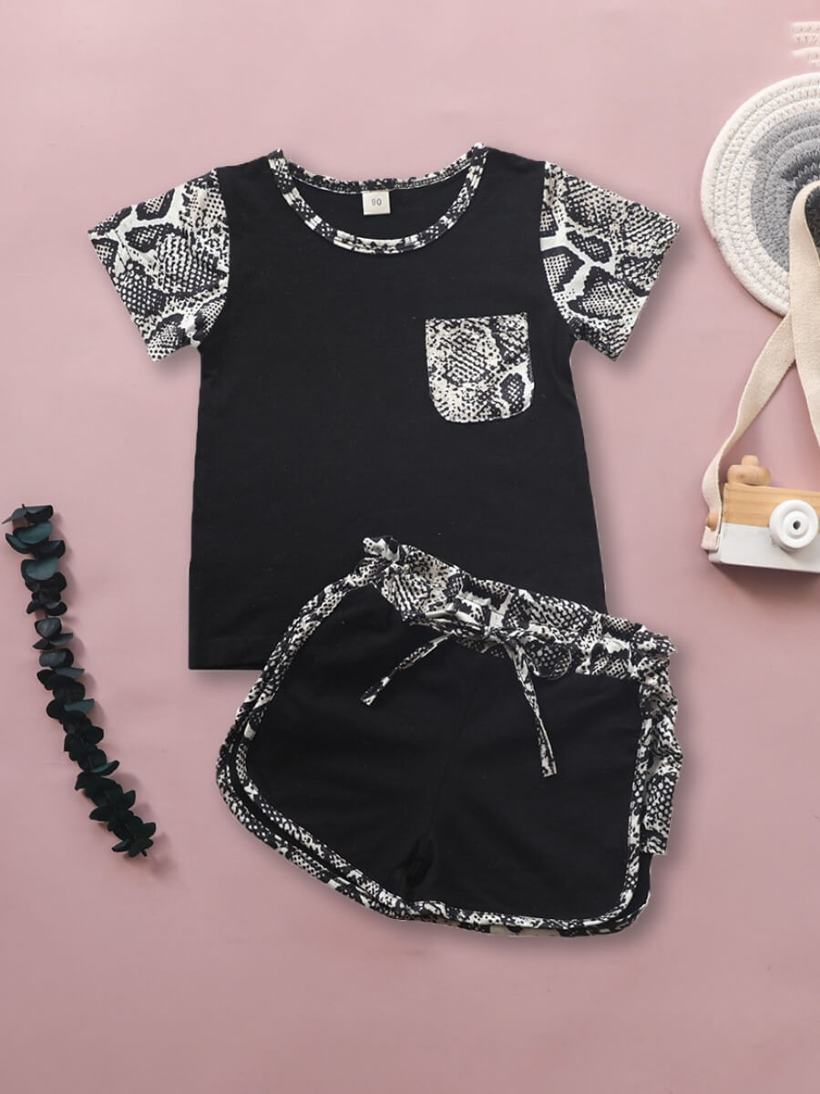Lovely Girl Casual Bow-tie Decoration Cobra Print Patchwork Black Two Piece Shorts Set
Lovely Girl Casual Bow-tie Decoration Cobra Print Patchwork Black Two Piece Shorts Set