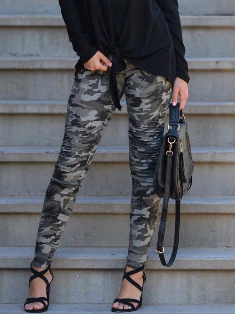 LW Mid Waist Camo Print Skinny Pants 
LW Mid Waist Camo Print Skinny Pants