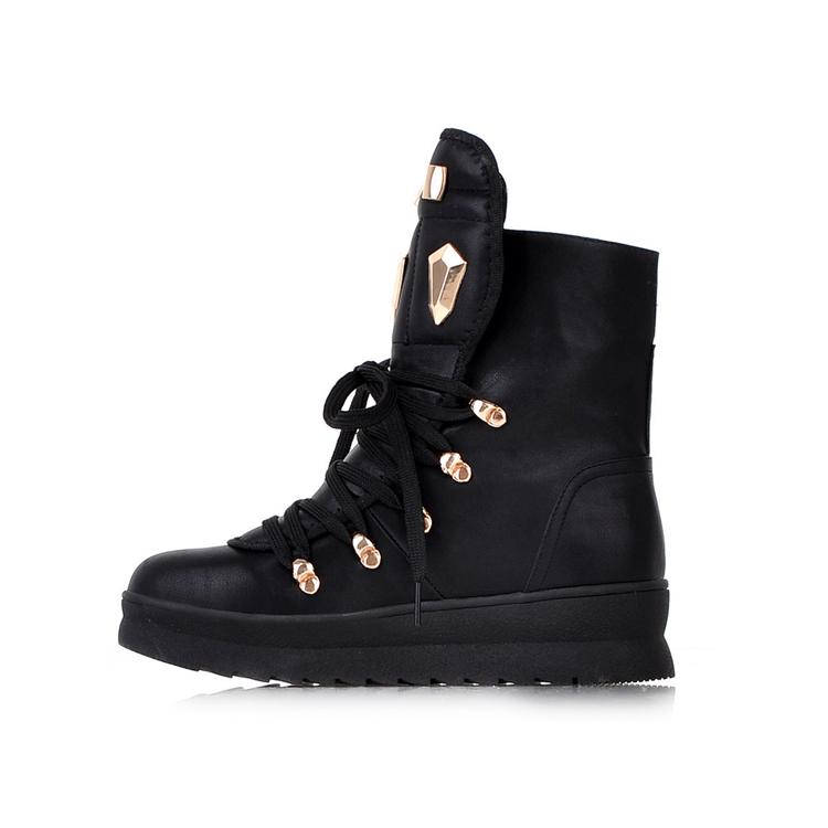 black platform closed toe shoes