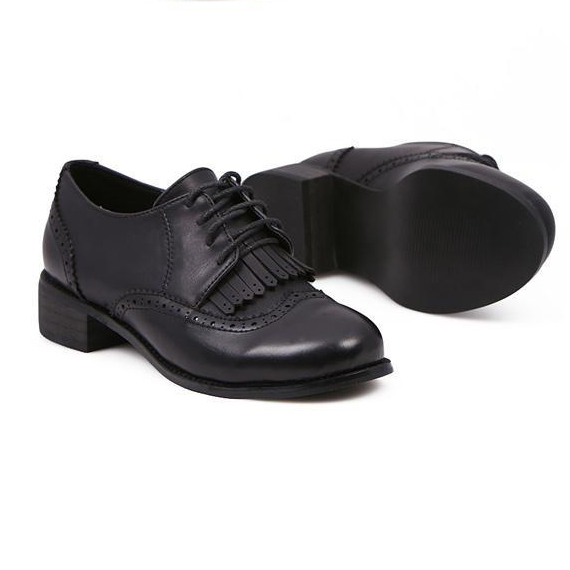 black flat closed toe shoes