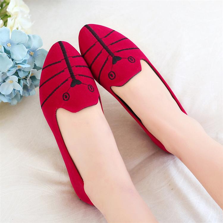 flat closed in low heel shoes
