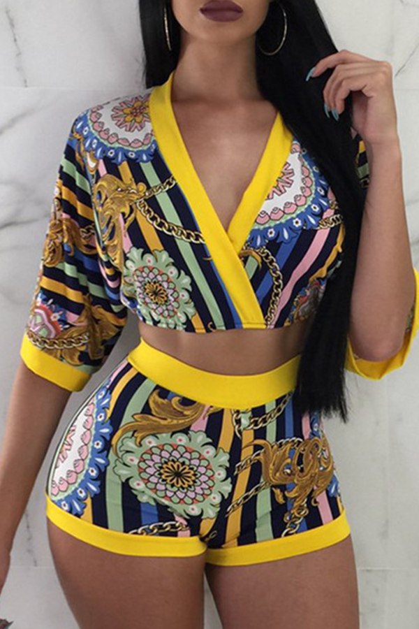 

Lovely Casual V Neck Printed Yellow Two-piece Shorts Set