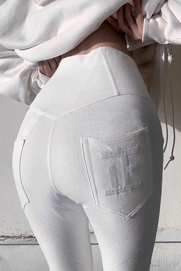 

Lovely Leisure Skinny White Pants