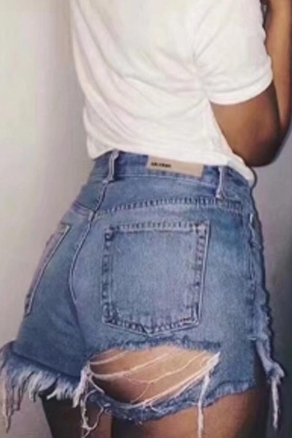 Шорты с рваными краями. Сестра пошла в лес и порвала шорты. Сестра пошла в лес и порвала шорты. Сестра пошла в лес и порвала шорты. Рваные шорты.