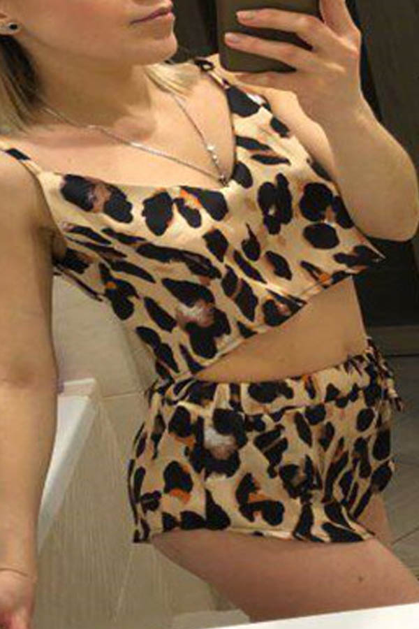 

Lovely Stylish Leopard Print Sleepwear