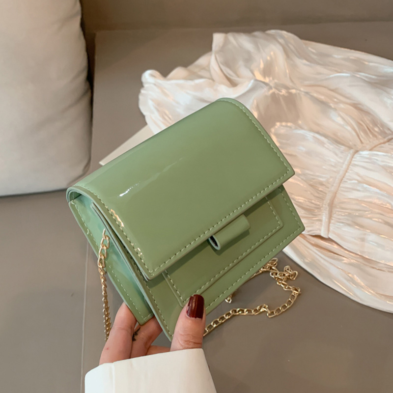 

Lovely Stylish Chain Strap Green Crossbody Bag