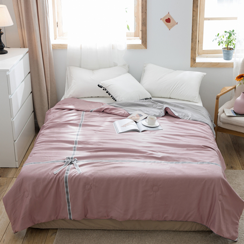 

Lovely Cosy Patchwork Pink Blanket