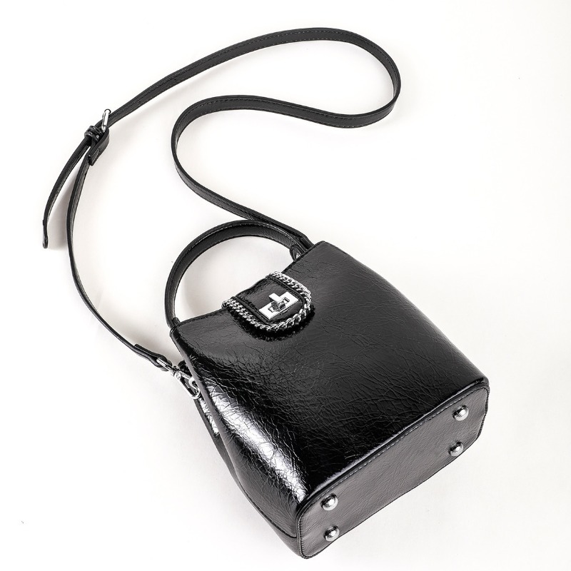 

Lovely Chic Basic Black Messenger Bag