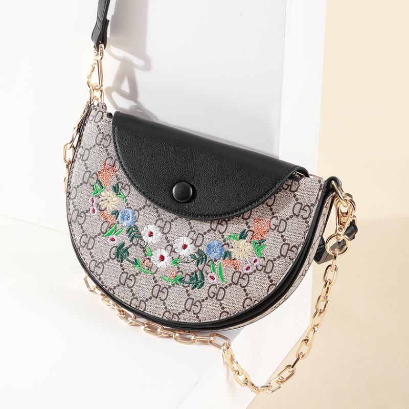 

Lovely Casual Chain Strap Black Crossbody Bag