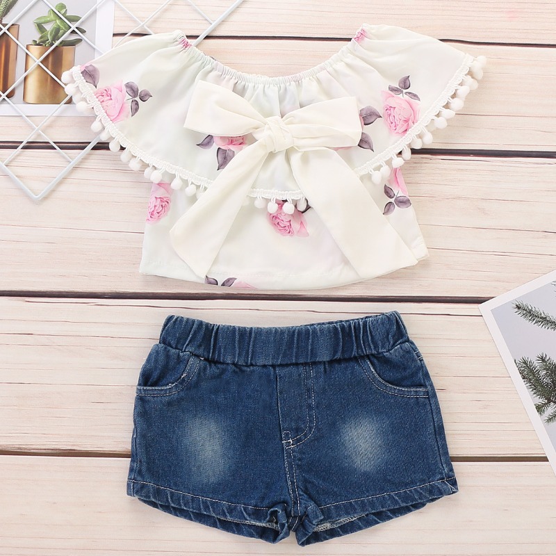 

Lovely Stylish Bow-Tie Print White Girl Two-piece Shorts Set