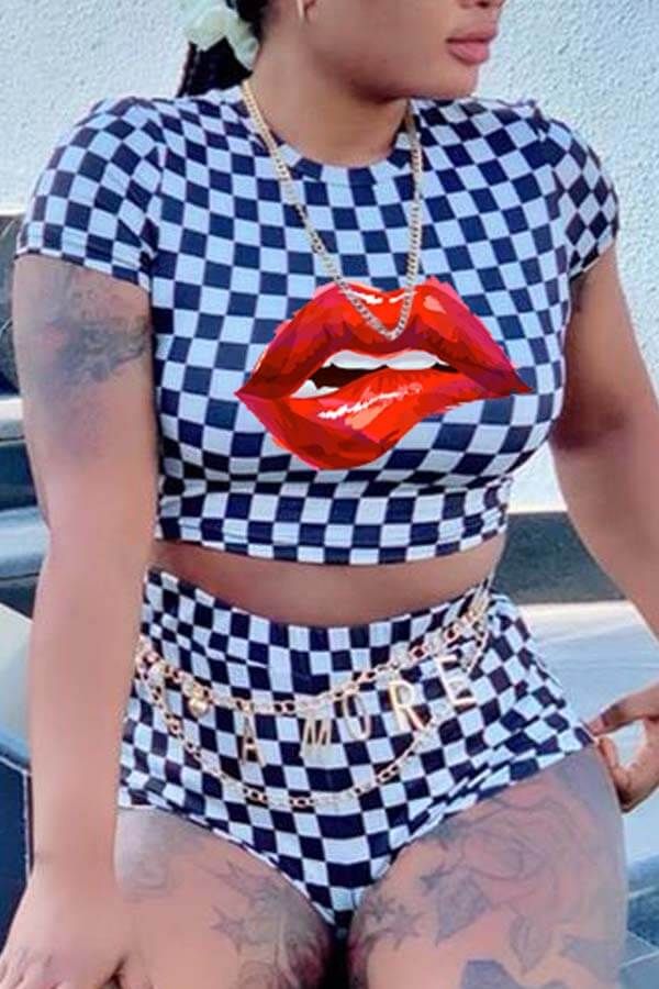 

Lovely Stylish O Neck Lip Print Black And White Two-piece Shorts Set
