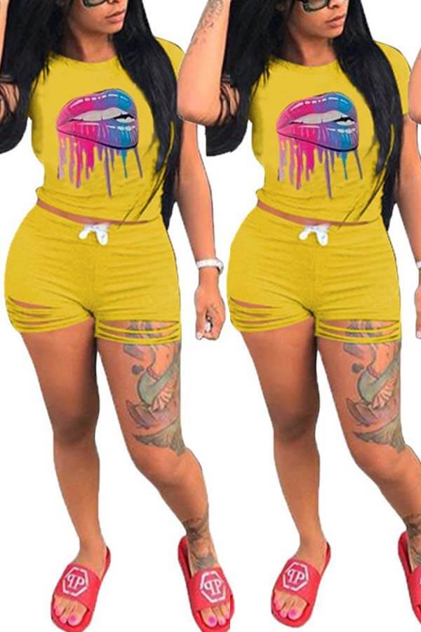 

Lovely Leisure O Neck Lip Print Yellow Two-piece Shorts Set