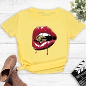 Lovely Leisure O Neck Lip Print Yellow T-shirt