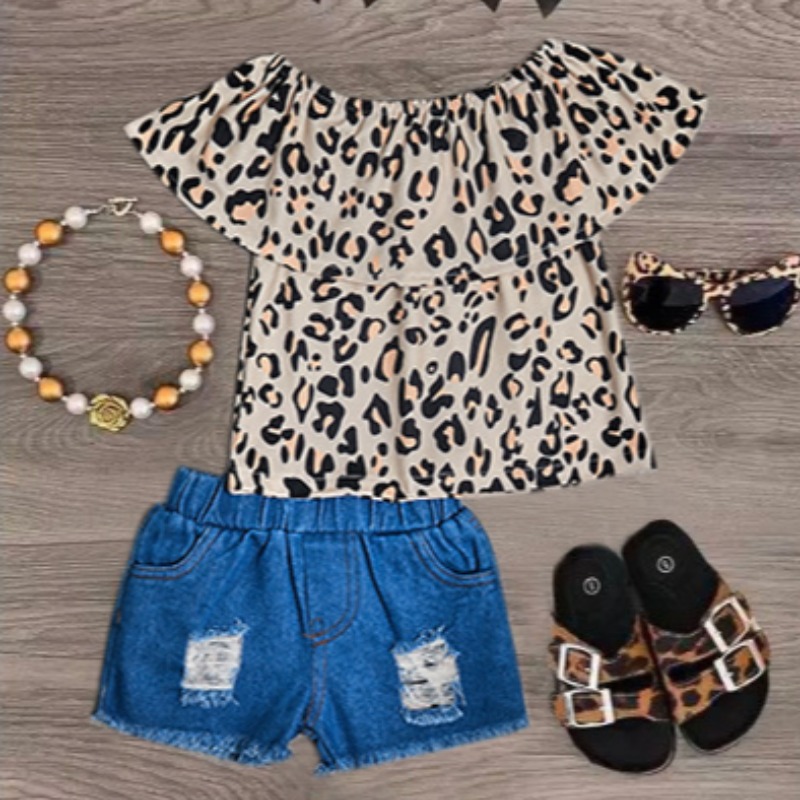 

lovely Stylish Print Skin Color Girl Two-piece Shorts Set