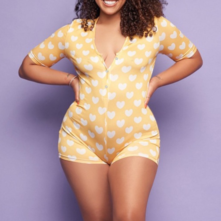 

Lovely Trendy V Neck Heart Print Yellow Plus Size One-piece Romper