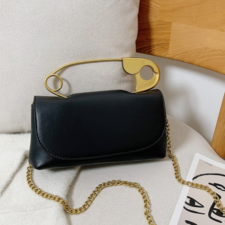 

lovely Trendy Chain Strap Black Messenger Bag