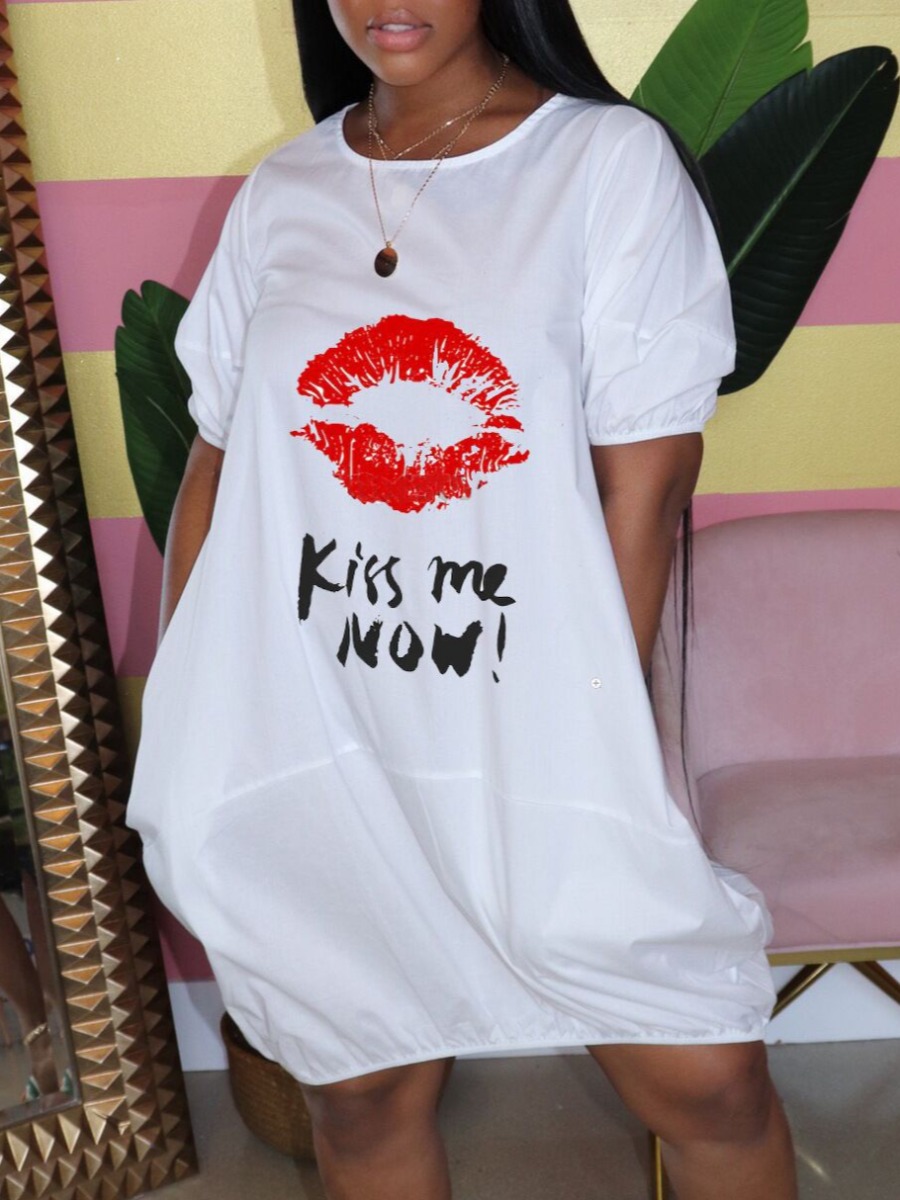 

lovely Casual O Neck Lip Print White Knee Length Dress