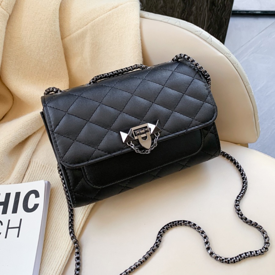 

lovely Trendy Chain Strap Black Crossbody Bag