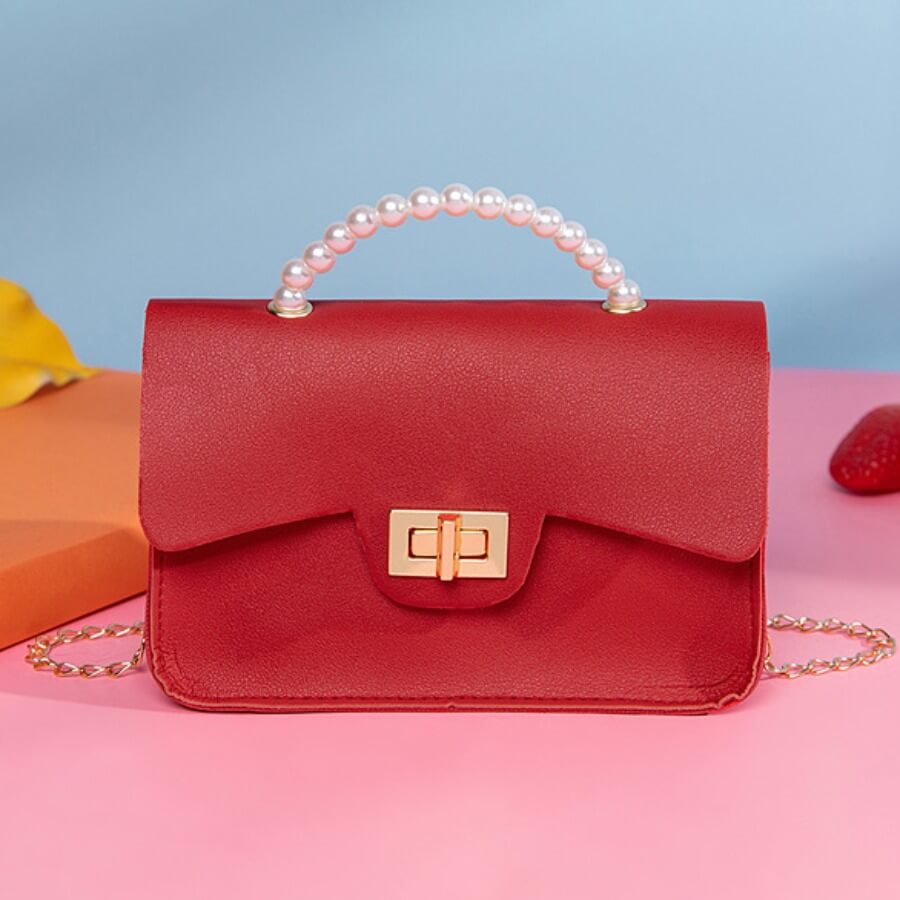 

Lovely Stylish Chain Strap Red Crossbody Bag