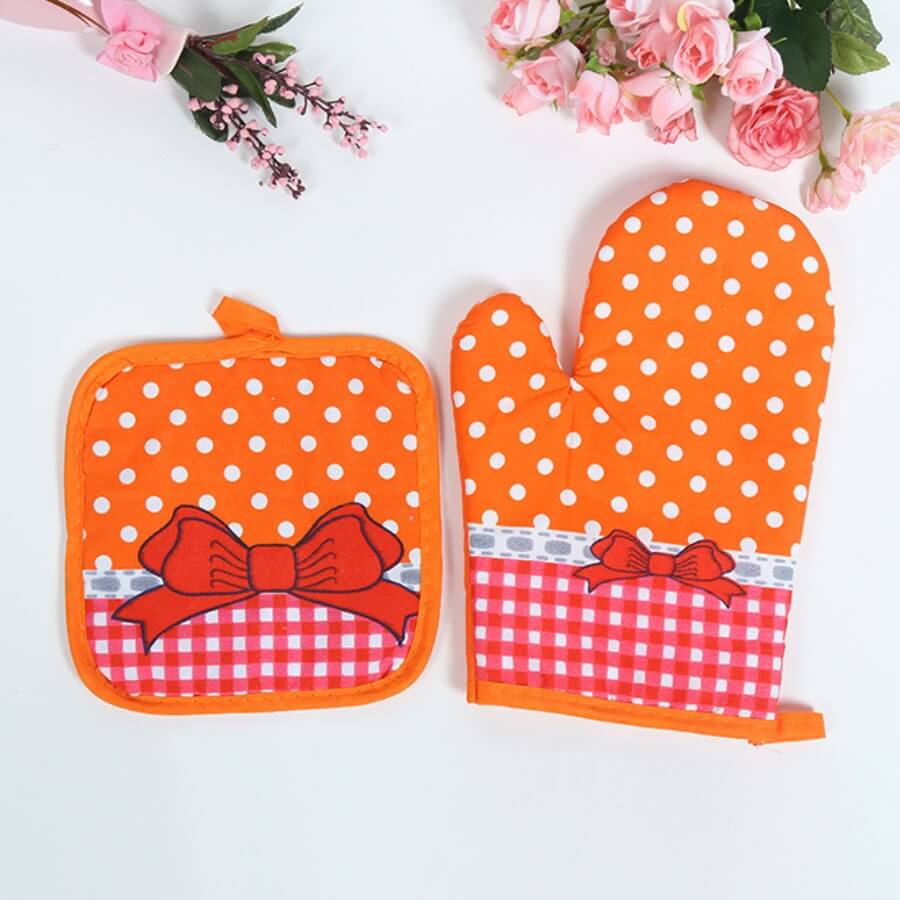 

Lovely Chic Dot Print Orange Kitchen Protective Gloves