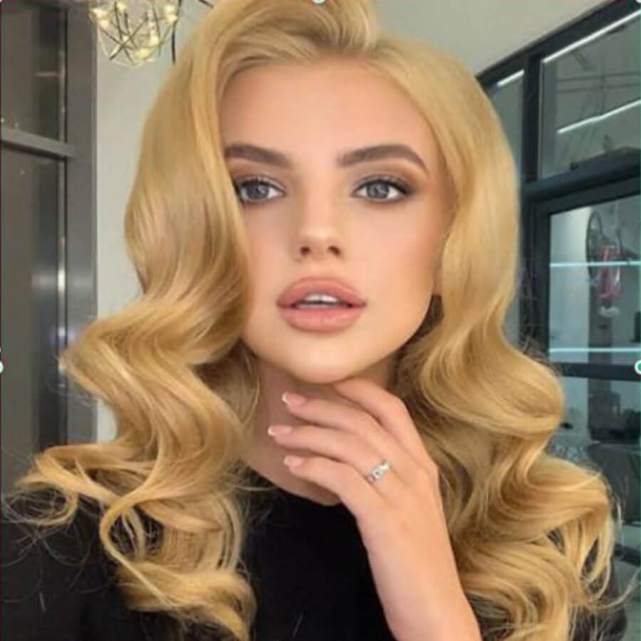 

Lovely Trendy Long Wavy Gold Wigs