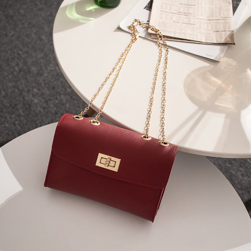 

Lovely Trendy Chain Strap Red Crossbody Bag