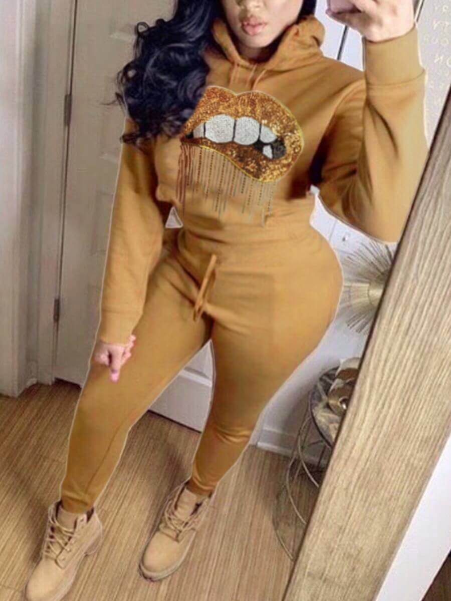 

Lovely Casual Hooded Collar Lip Hot Drilling Decorative Khaki Two Piece Pants Set