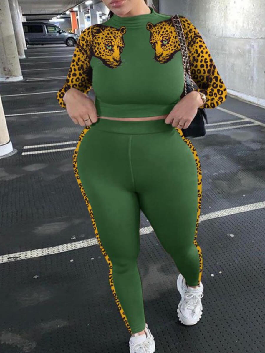 

Lovely Casual Leopard Print Patchwork Green Plus Size Two-piece Pants Set