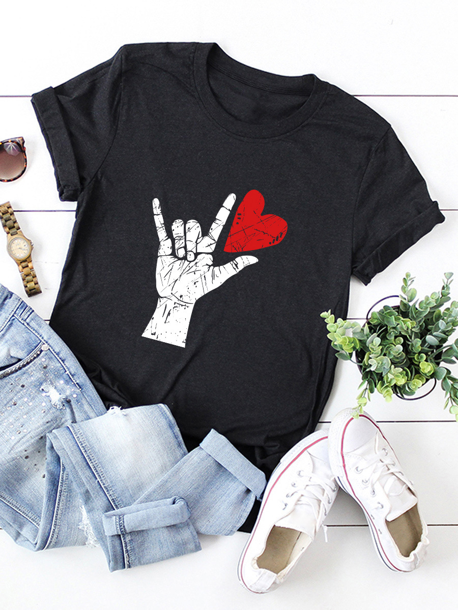 

Lovely Street O Neck Heart-shaped Print Black Plus Size T-shirt