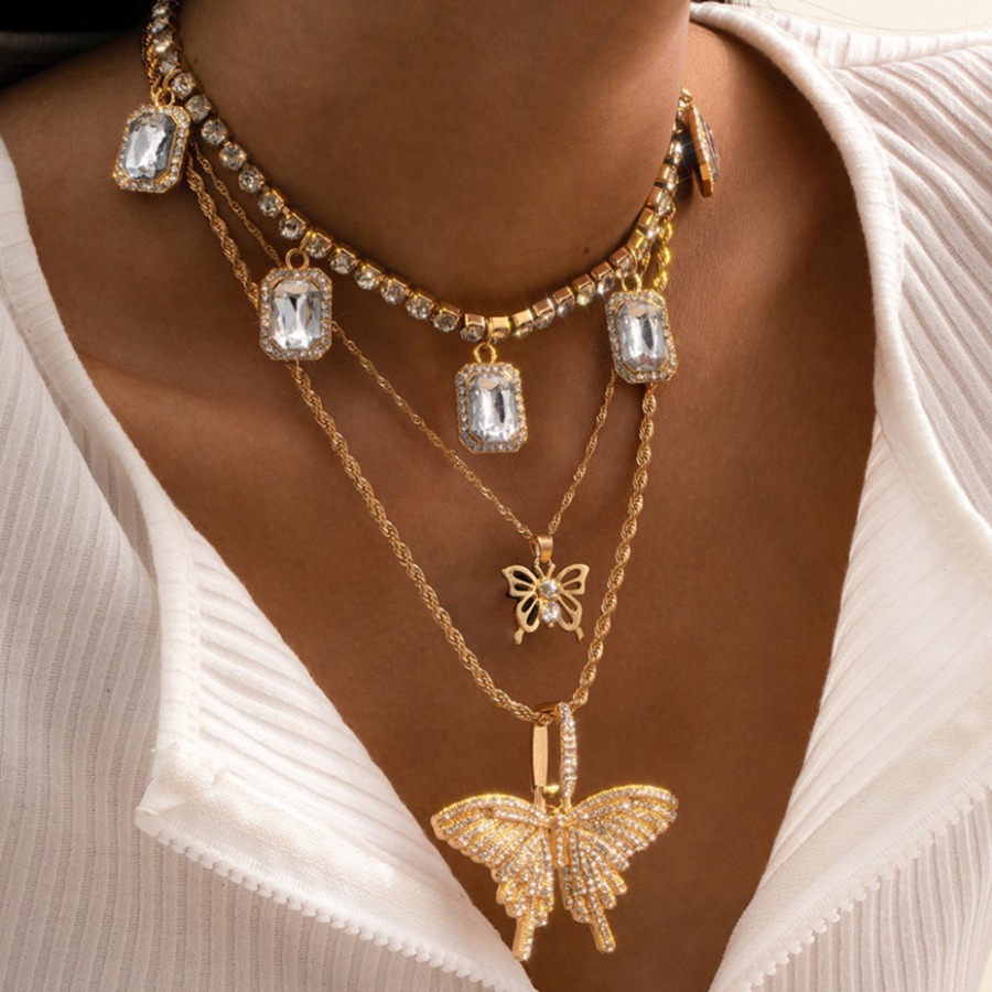 

Lovely Sweet Butterfly Sequined Gold Necklace