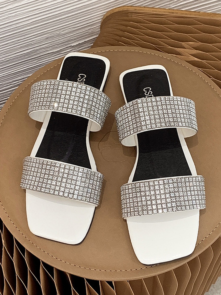 

Lovely Casual Square-toe White Slippers