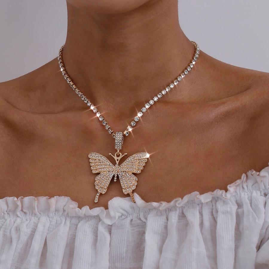 

Lovely Sweet Butterfly Sequined Gold Necklace