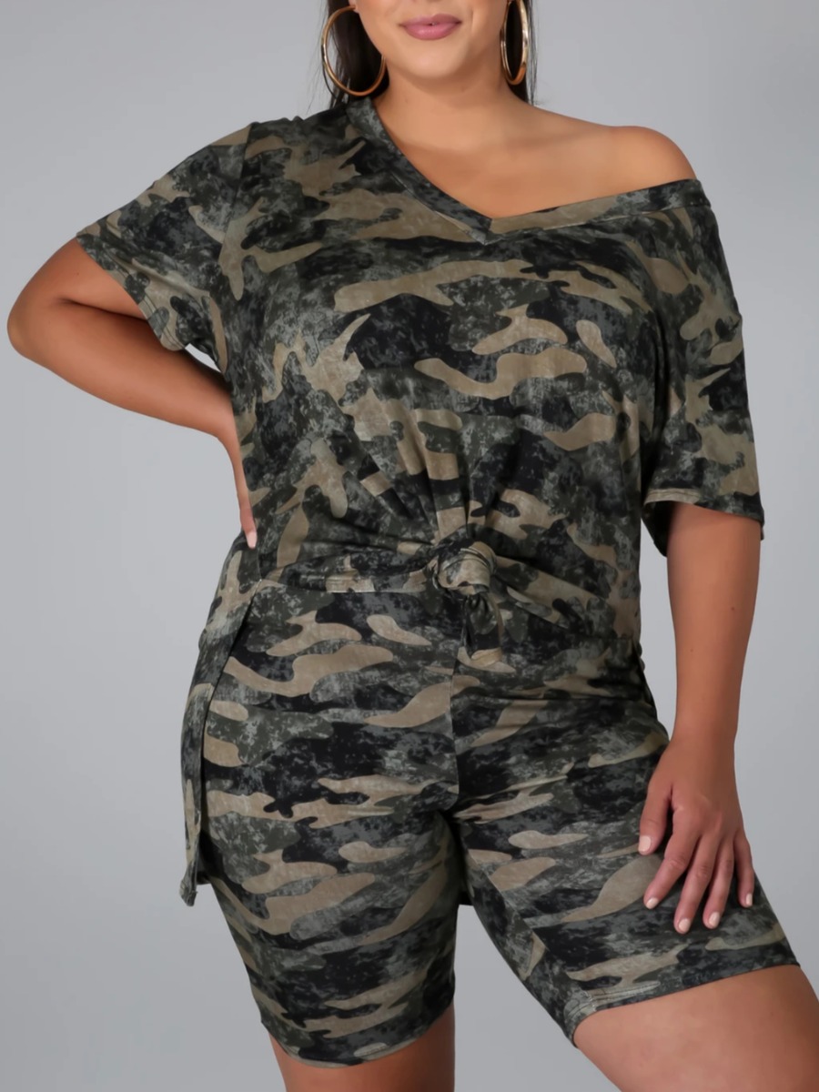 

Lovely Plus Size Casual Camo Print Split Two-piece Shorts Set, Army green camouflag