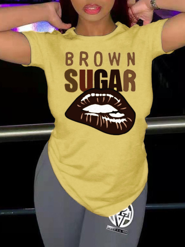 

Lovely Casual Lip Letter Print Yellow T-shirt