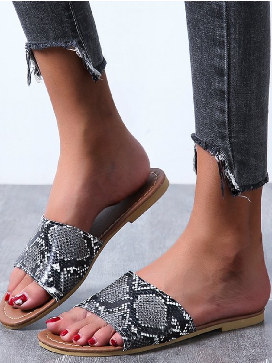 

Lovely Casual Cobra Print Black Slippers