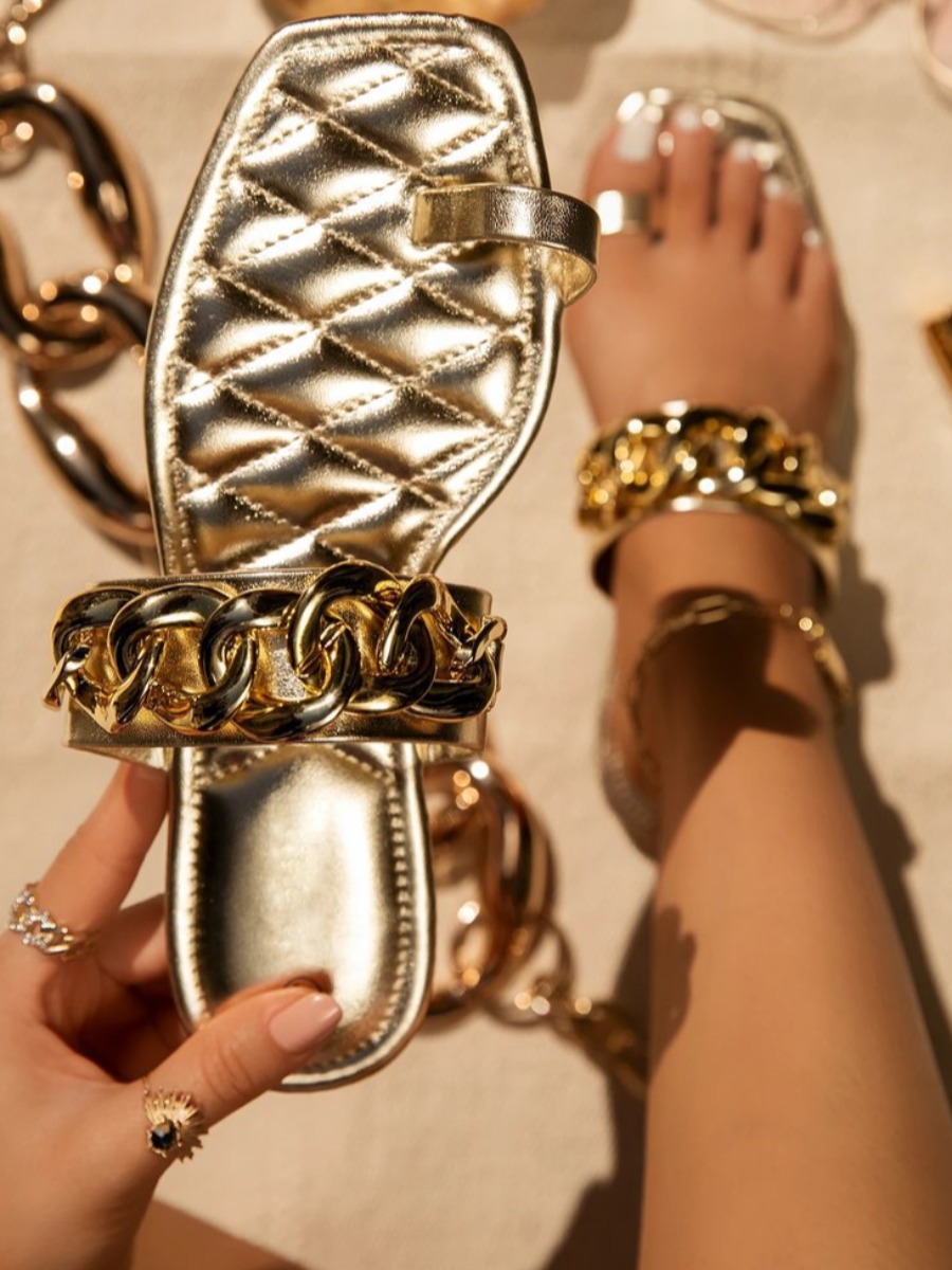 

LW Casual Chain Decoration Gold Slippers