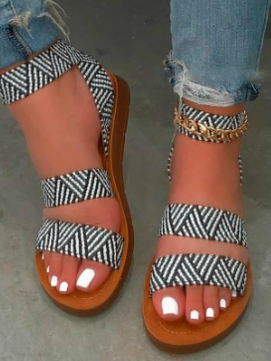 

Lovely Casual Geometric Print Black And White Sandals