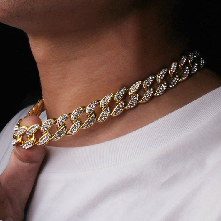 

Lovely Men Street Chain Gold Necklace