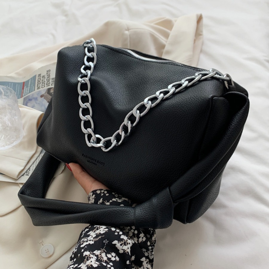 

Lovely Casual Chain Zipper Design Black Crossbody Bag