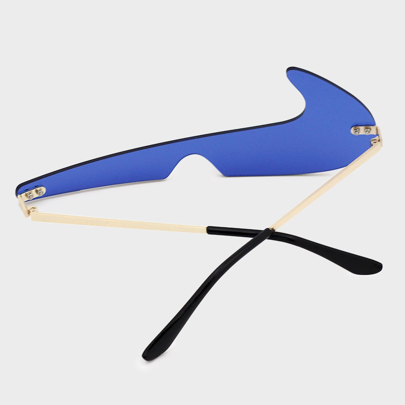 

Lovely Street Asymmetrical Blue Sunglasses