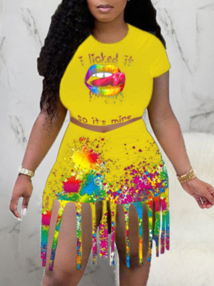 

Lovely Plus Size Street Lip Print Tassel Design Yellow Two-piece Shorts Set