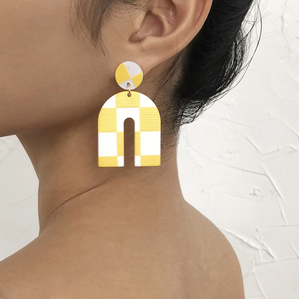 

LW U-shaped Plaid Decoration Earring, Yellow
