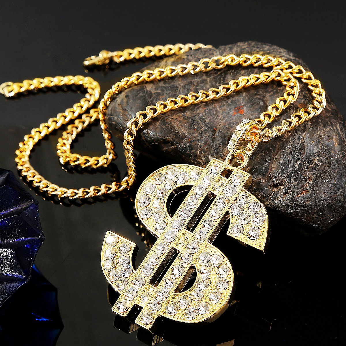 

LW Sequined Letter Decoration Necklace, Gold