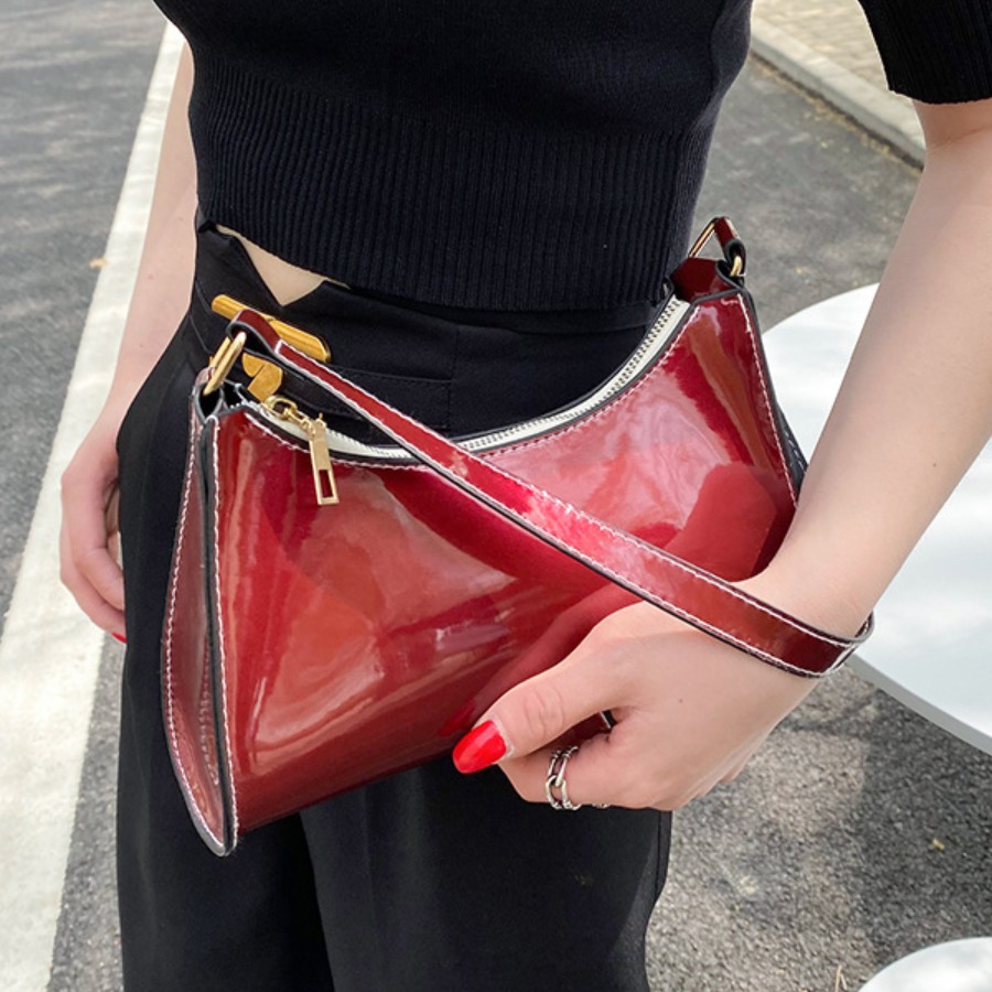 

LW Metal Accessories Decoration Shoulder Bag, Red