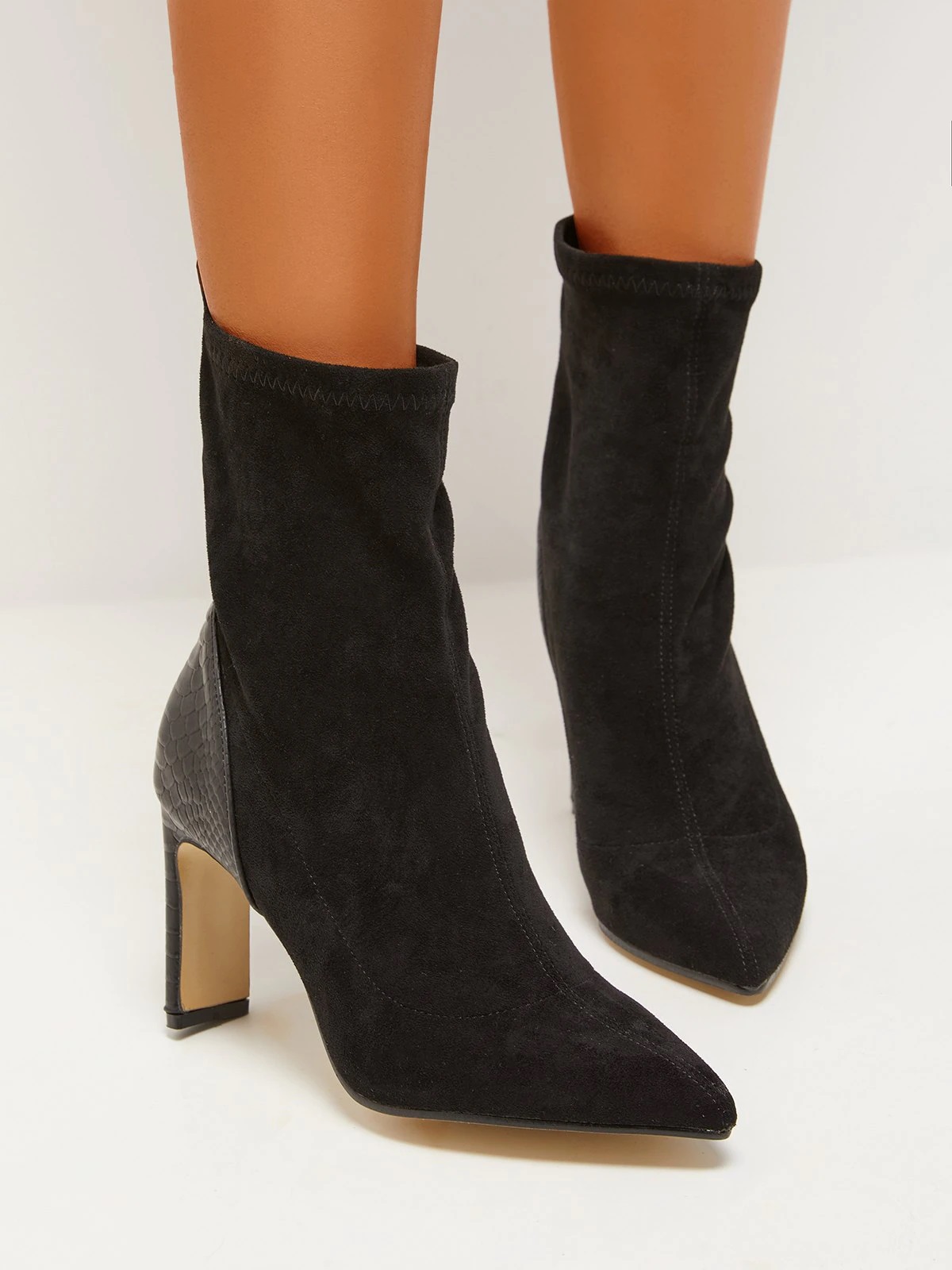 

LW Pointed-toe Booties, Black