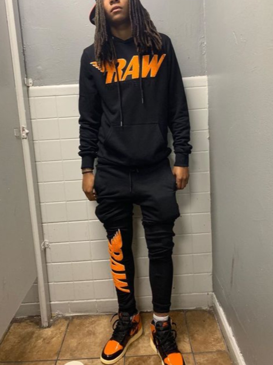 LovelyWholesale Men Letter Print Kangaroo Pocket Tracksuit Set Fall Long Sleeve Casual Hooded Collar Spring Summer 2024