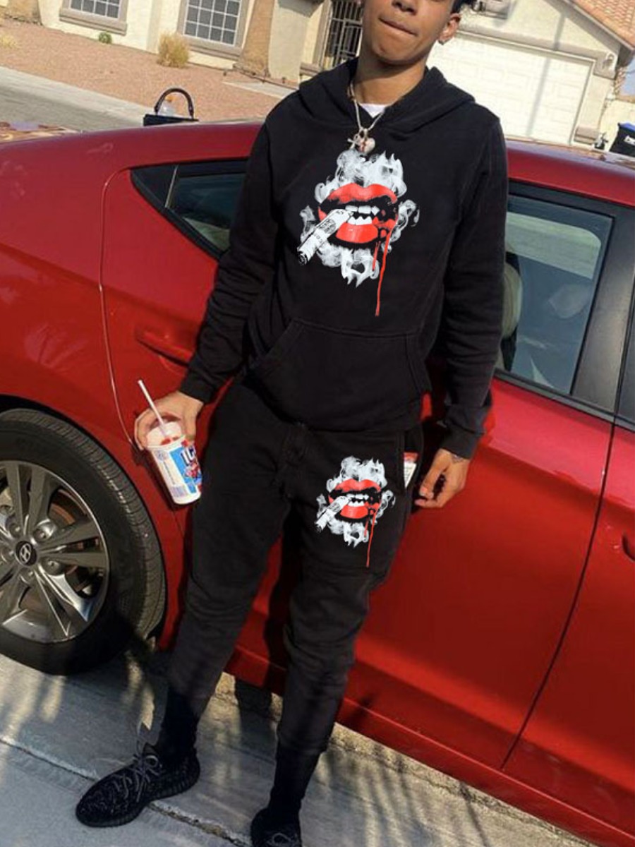 

LW Men Kangaroo Pocket Lip Print Tracksuit Set, Black