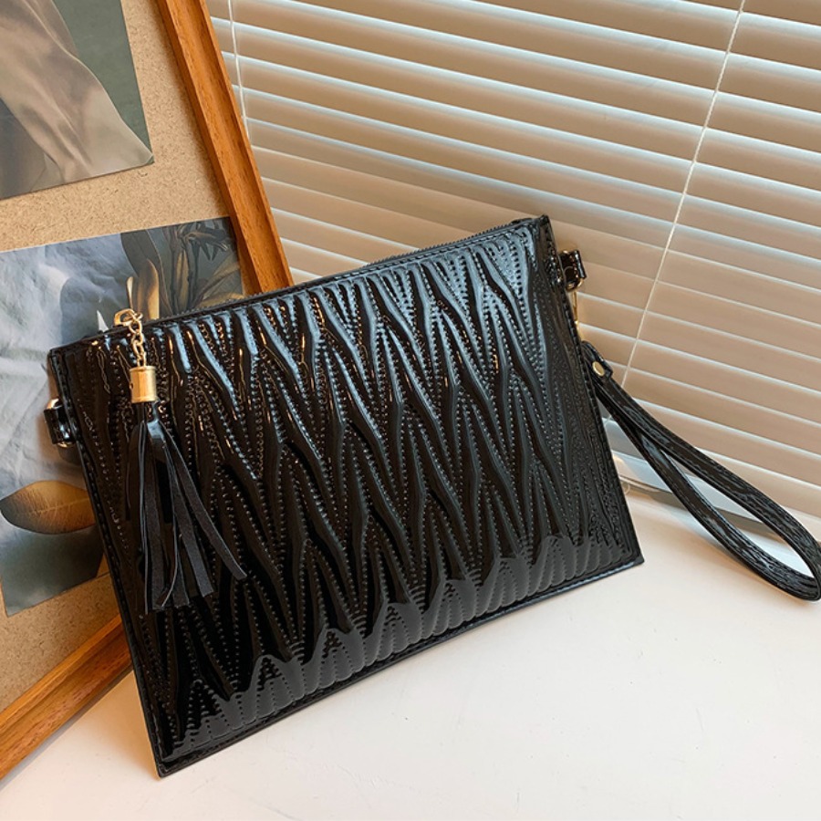 

LW Casual Tessal Quilted Decor Clutches Bag, Black