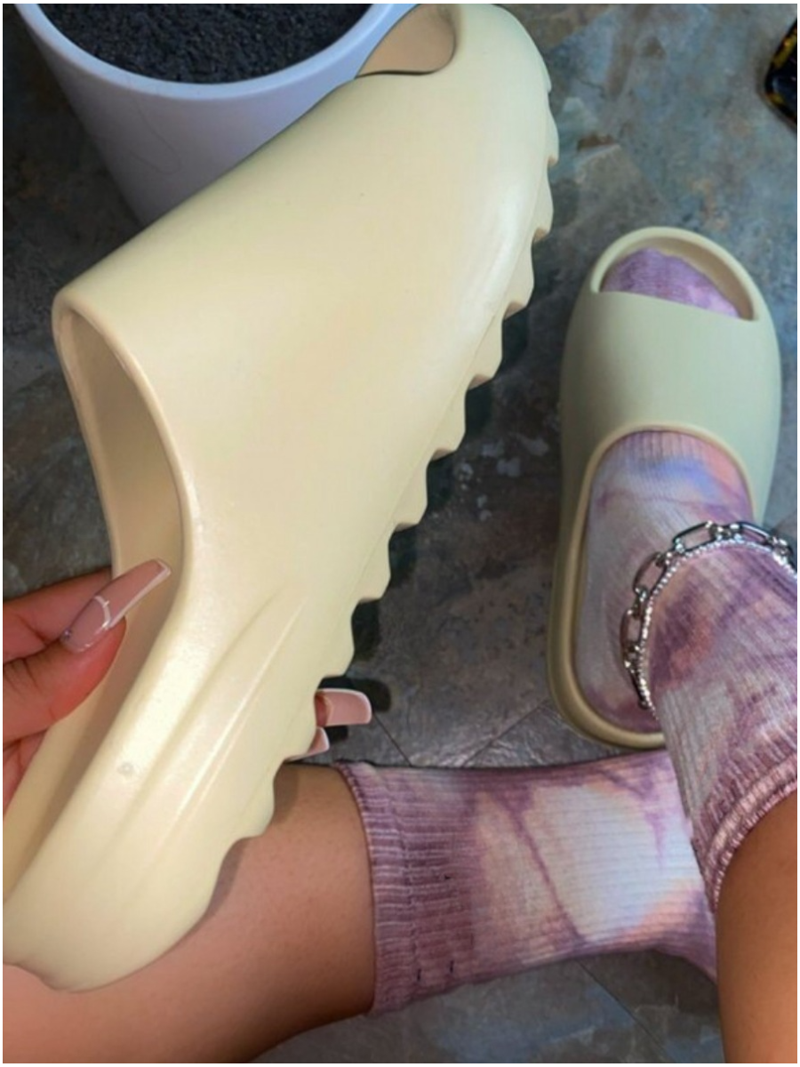 

LW BASICS Open Front Slippers, Beige